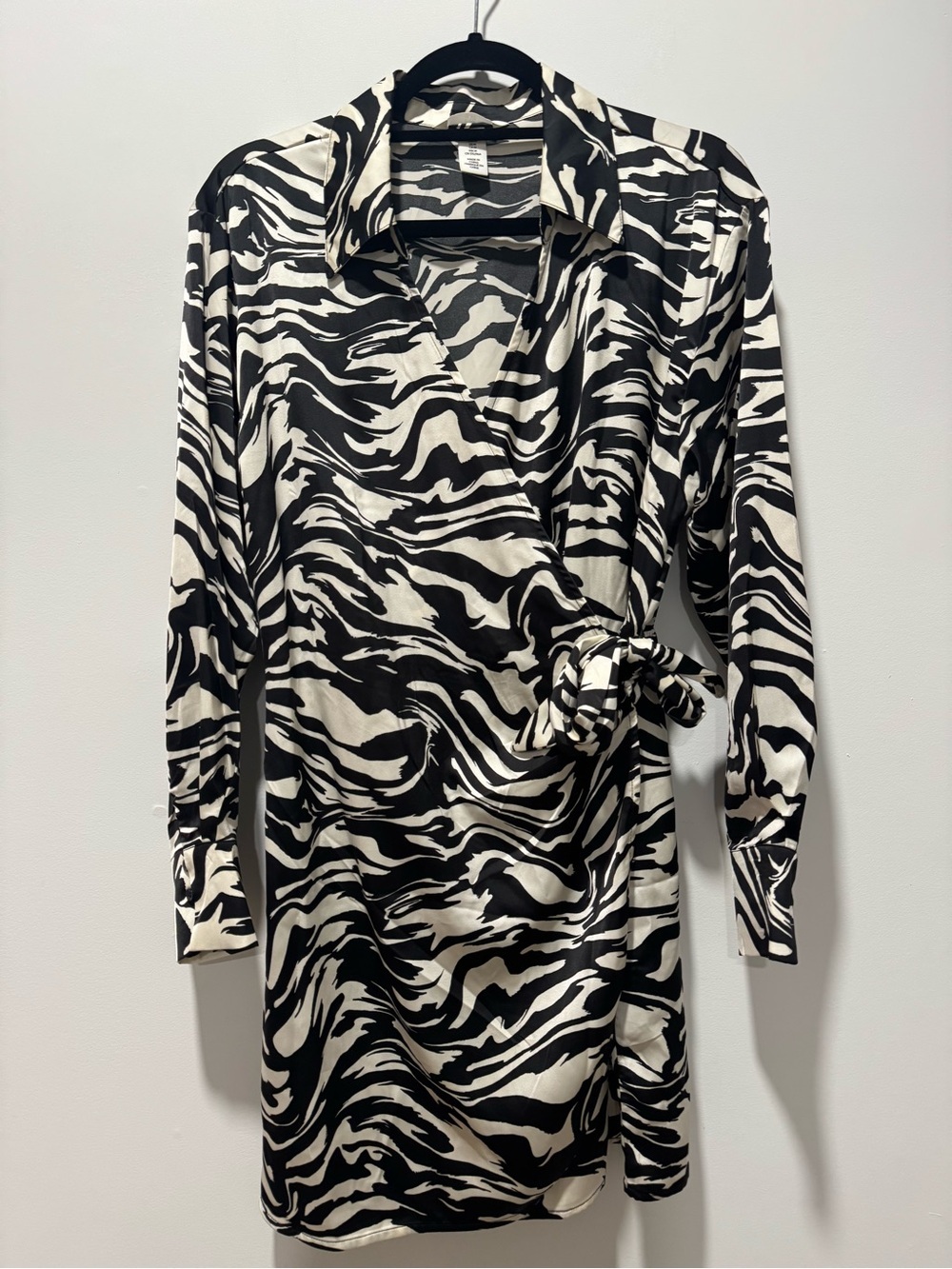 H&M Black and White Zebra Wrap Dress | Very Good Condition